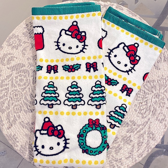 Hello Kitty Christmas- 2 Pack of Hand Towels - Picture 2 of 2
